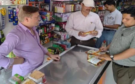 नवरात्र से पहले मिलावटखोरों पर चला FSDA का डंडा, सिंघाड़ा आटा और सेंधा नमक के लिए सैंपल – मचा हड़कंप