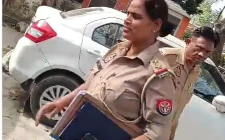Farrukhabad News : अपहरण मामले में खुलेआम रिश्वत लेते महिला दारोगा और सिपाही निलंबित, वीडियो  वायरल