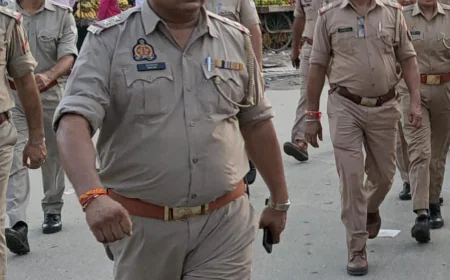 Kasganj news अमाँपुर पुलिस ने बाजारों में पैदल मार्च कर दिलाया सुरक्षा का भरोसा