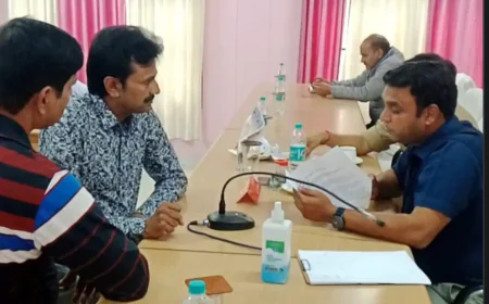 Kasganj news संपूर्ण समाधान दिवस में सड़क निर्माण पर आपत्तिः फरियादी ने RCC की जगह इंटरलॉक ईंटों से सड़क बनाने की मांग