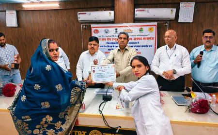 Kasganj news विश्व क्षय रोग दिवस के अवसर पर कलेक्ट्रेट सभागार में टीबी मुक्त भारत अभियान का आयोजन।