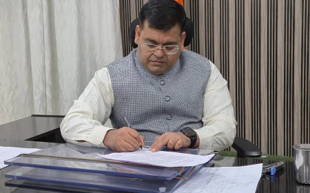 जिला प्रशासन सख्त: मंहगी किताबों पर नियंत्रण की तैयारी