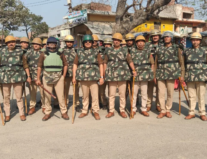 होली पर पुलिस बल के साथ फ्लैग मार्च, अफवाह फैलाने वालों पर होगी सख्त कार्रवाई