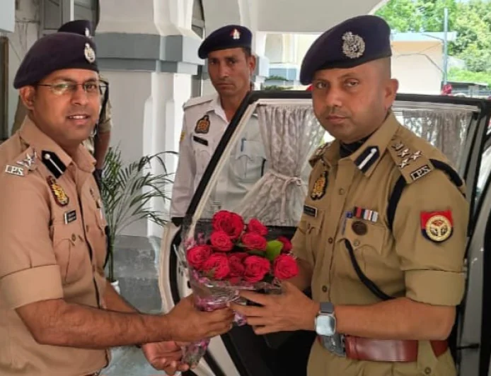 Mainpuri News : पुलिस की कार्यप्रणाली परखने पहुंचे डीआईजी आगरा,  सुरक्षा व्यवस्था का लिया जायजा