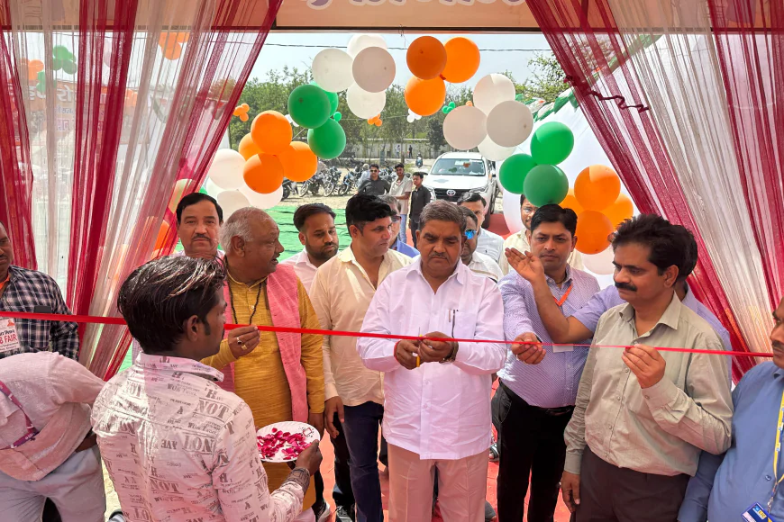 Kasganj news विधायक सदर देवेन्द्र सिंह राजपूत के कर कमलों द्वारा फीता काटकर एवं दीप प्रज्वलन कर रोजगार मेले का किया शुभारम्भ
