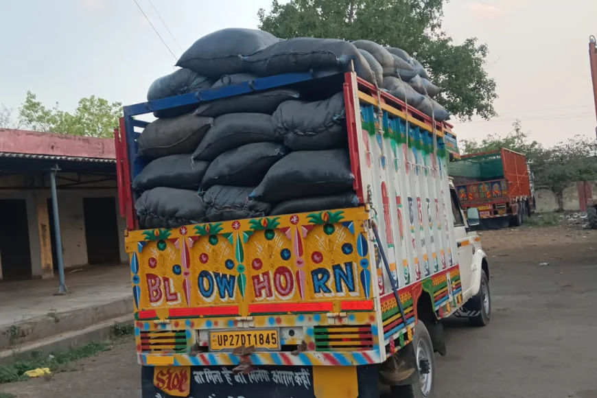 बिना वैध दस्तावेज तंबाकू लदी पिकअप पकड़ी, मंडी विभाग की कार्रवाई