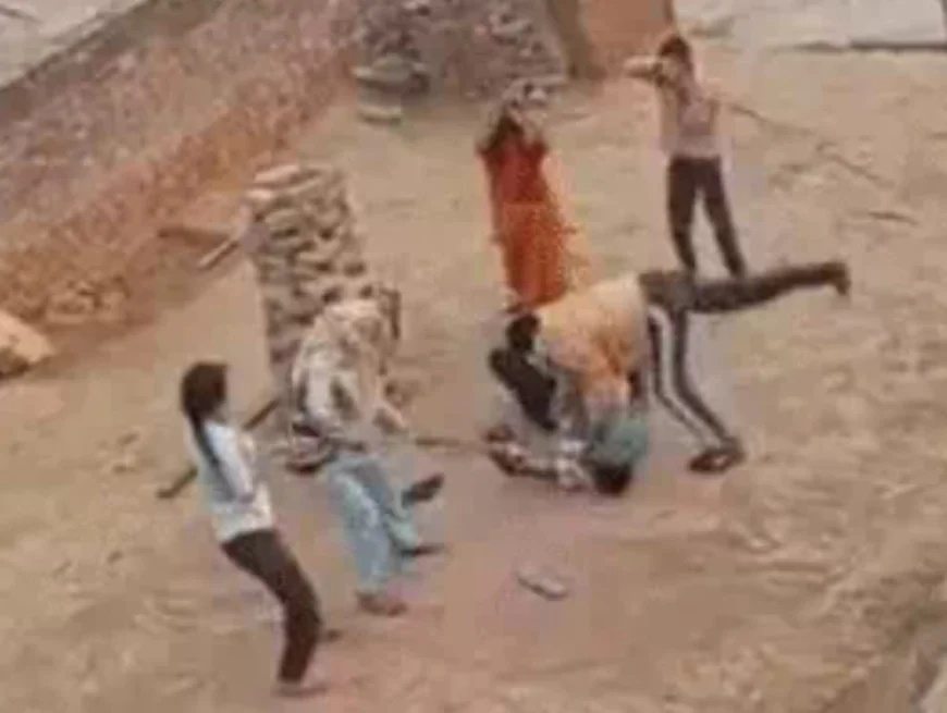 दिल्ली से घर लौटे पति की पत्नी और बच्चों ने की बेरहमी से पिटाई, सोशल मीडिया पर  वायरल