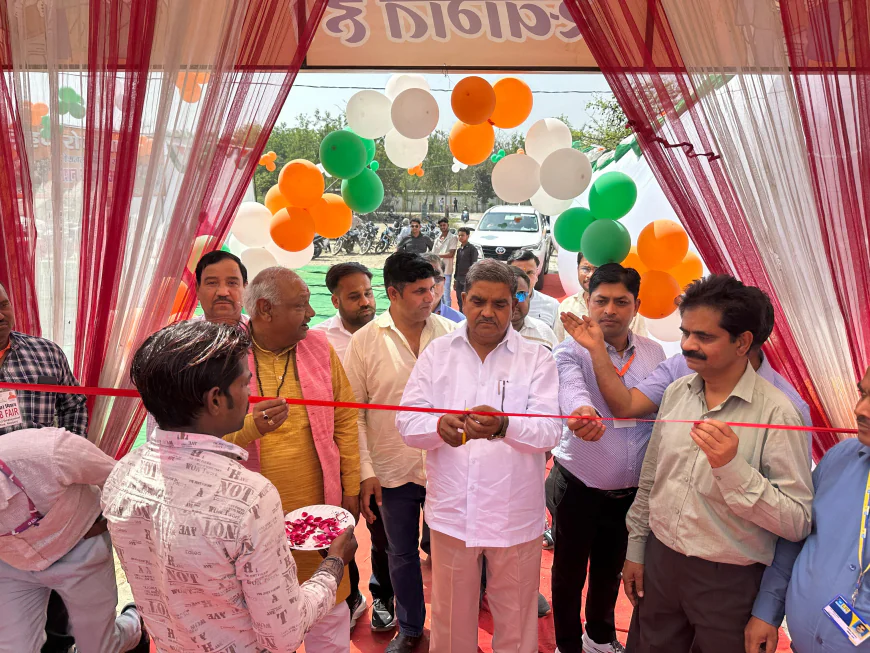Kasganj news विधायक सदर देवेन्द्र सिंह राजपूत के कर कमलों द्वारा फीता काटकर एवं दीप प्रज्वलन कर रोजगार मेले का किया शुभारम्भ