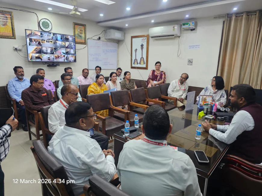 विकास भवन का डीएम ने किया औचक निरीक्षण, आईजीआरएस शिकायतों के समयबद्ध निस्तारण के निर्देश