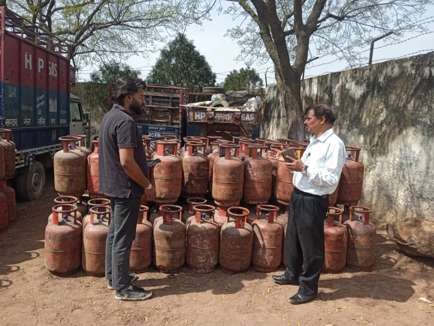 Etah News : गैस सिलेंडर, पेट्रोल-डीजल की पर्याप्त उपलब्धता, अफवाहों से बचें — जिला प्रशासन