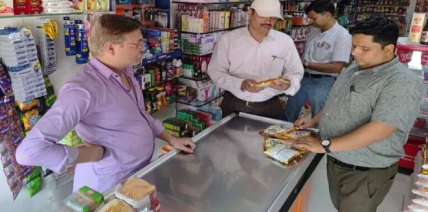 नवरात्र से पहले मिलावटखोरों पर चला FSDA का डंडा, सिंघाड़ा आटा और सेंधा नमक के लिए सैंपल – मचा हड़कंप