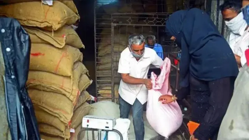 Free Ration : अप्रैल में राशन कार्ड धारकों को तिगुना अनाज, 41 लाख फर्जी कार्ड रद्द