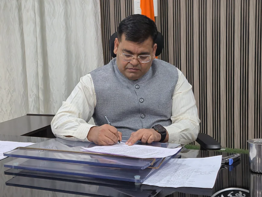 जिला प्रशासन सख्त: मंहगी किताबों पर नियंत्रण की तैयारी