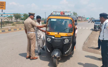 Kasganj news वाहन चैकिंग के दौरान 173 चालान व 04 आटो सीज