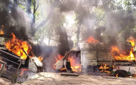 कंपिल सीएचसी परिसर में खड़ी एम्बुलेंस में लगी आग, मची अफरा-तफरी