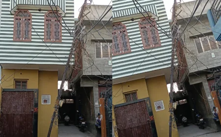 लक्ष्मी नगर में बिजली का खंभा बना हादसे का इंतज़ार, घट सकती है बड़ी घटना