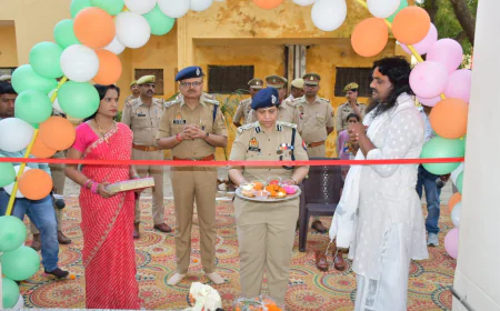 Kasganj news थाना ढोलना पर नवनिर्मित हॉस्टल, विवेचना कक्ष एवं मिशन शक्ति केन्द्र का फीता काट कर  किया लोकार्पण