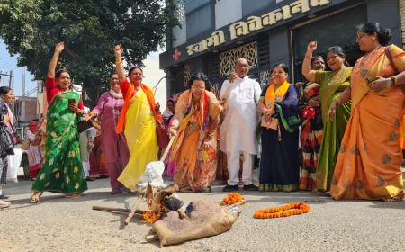 फर्रुखाबाद में महिला सम्मेलन बना सियासी रणभूमि, विपक्ष पर तीखा हमला—पुतला दहन कर जताया आक्रोश