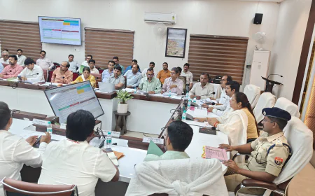 सीएम डैशबोर्ड विकास एवं निर्माण कार्य तथा कानून-व्यवस्था की समीक्षा बैठक सम्पन्न—मंडलायुक्त ने दिए अहम निर्देश