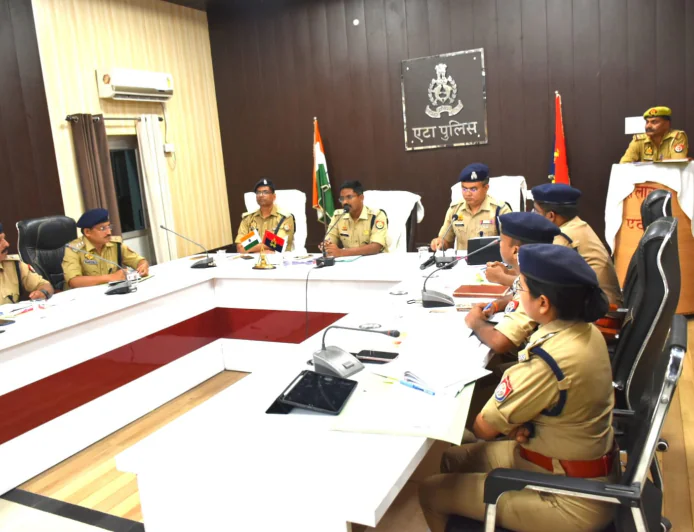 एटा पुलिस की अपराध समीक्षा बैठक, कानून-व्यवस्था मजबूत करने पर जोर