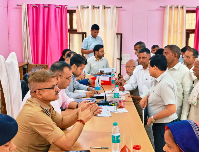 Kasganj news डीएम व एसपी की अध्यक्षता में तहसील कासगंज में हुआ सम्पूर्ण समाधान दिवस का आयोजन।