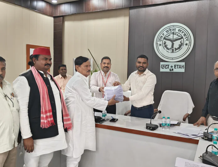 अंतिम मतदाता सूची का प्रकाशन सम्पन्न, राजनीतिक दलों को सौंपी गई प्रतियां