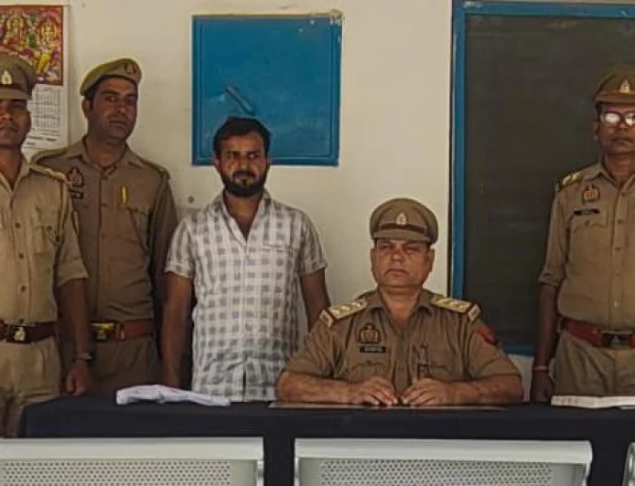 पुलिस  ने 15 हजार का इनामी बदमाश अवैध असलहा सहित गिरफ्तार