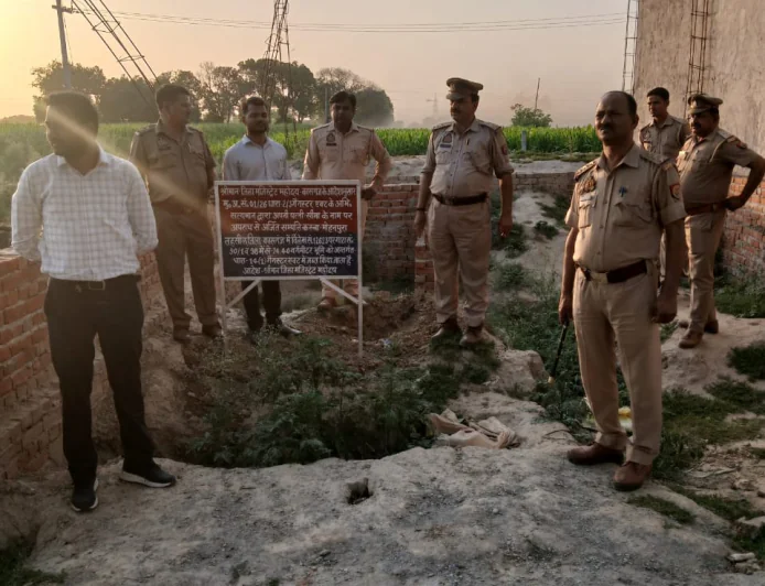 Kasganj news गैंगस्टर पर कासगंज पुलिस का शिकंजा, अवैध संपत्ति ₹5.36 लाख का प्लाट कुर्क