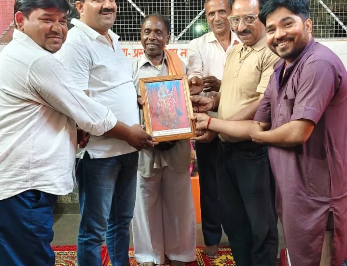 कायमगंज में धार्मिक माहौल के बीच नवनियुक्त कोतवाली प्रभारी का भव्य स्वागत