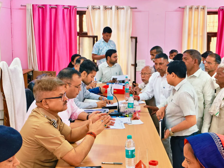 Kasganj news डीएम व एसपी की अध्यक्षता में तहसील कासगंज में हुआ सम्पूर्ण समाधान दिवस का आयोजन।