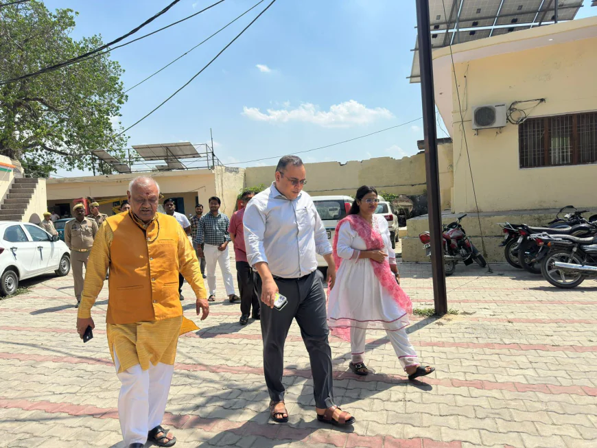 Kasganj news जिलाधिकारी प्रणय सिंह ने किया नगर पालिका सोरों का निरीक्षण।