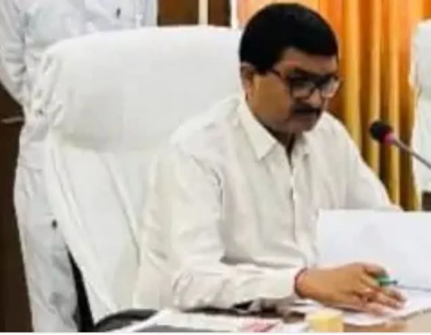 फर्रुखाबाद में फार्मर रजिस्ट्री में लापरवाही पर बड़ा एक्शन, 333 कर्मचारियों पर कार्रवाई के आदेश