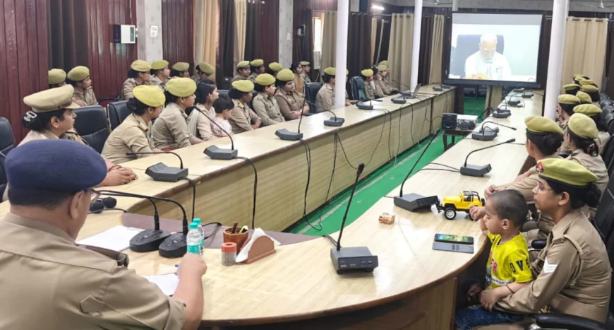 पुलिस लाइन में महिलाओं ने सुना प्रधानमंत्री का संबोधन, नारी शक्ति वंदन सम्मेलन