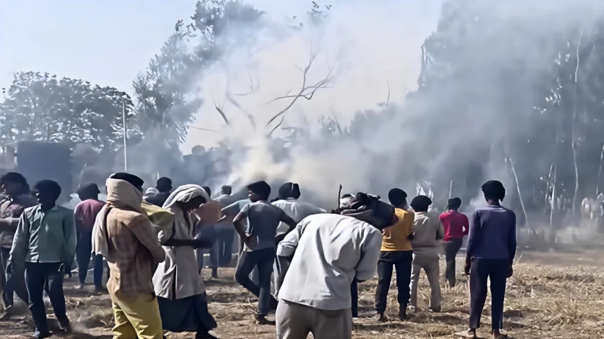 पथरामई गांव में भीषण अग्निकांड, 16 परिवार बेघर