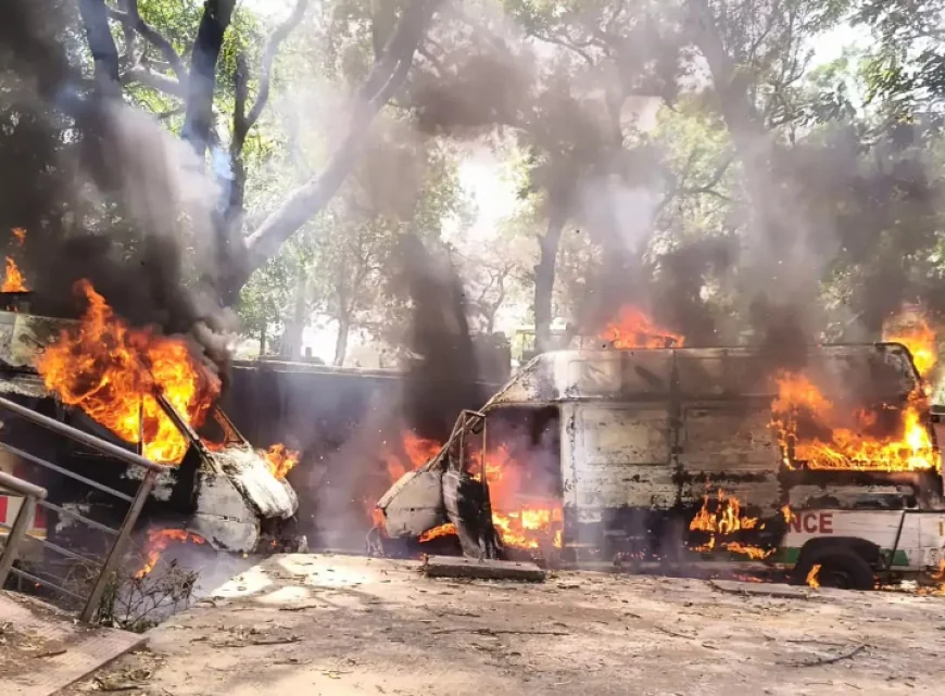 कंपिल सीएचसी परिसर में खड़ी एम्बुलेंस में लगी आग, मची अफरा-तफरी