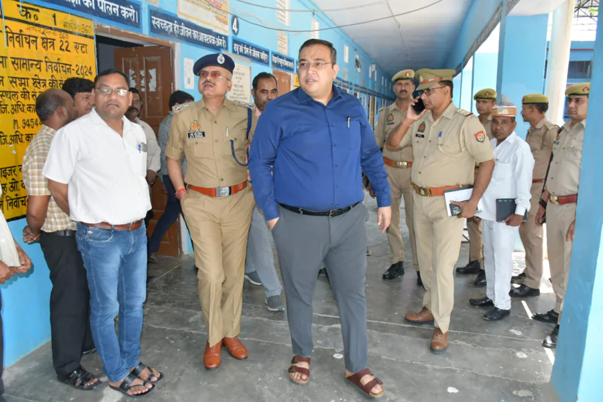 Kasganj news डीएम व एसपी ने होमगार्ड भर्ती परीक्षा 2025 को लेकर परीक्षा केन्द्रों का किया निरीक्षण