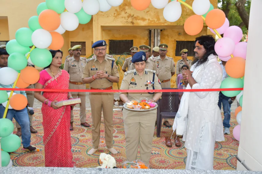 Kasganj news थाना ढोलना पर नवनिर्मित हॉस्टल, विवेचना कक्ष एवं मिशन शक्ति केन्द्र का फीता काट कर  किया लोकार्पण