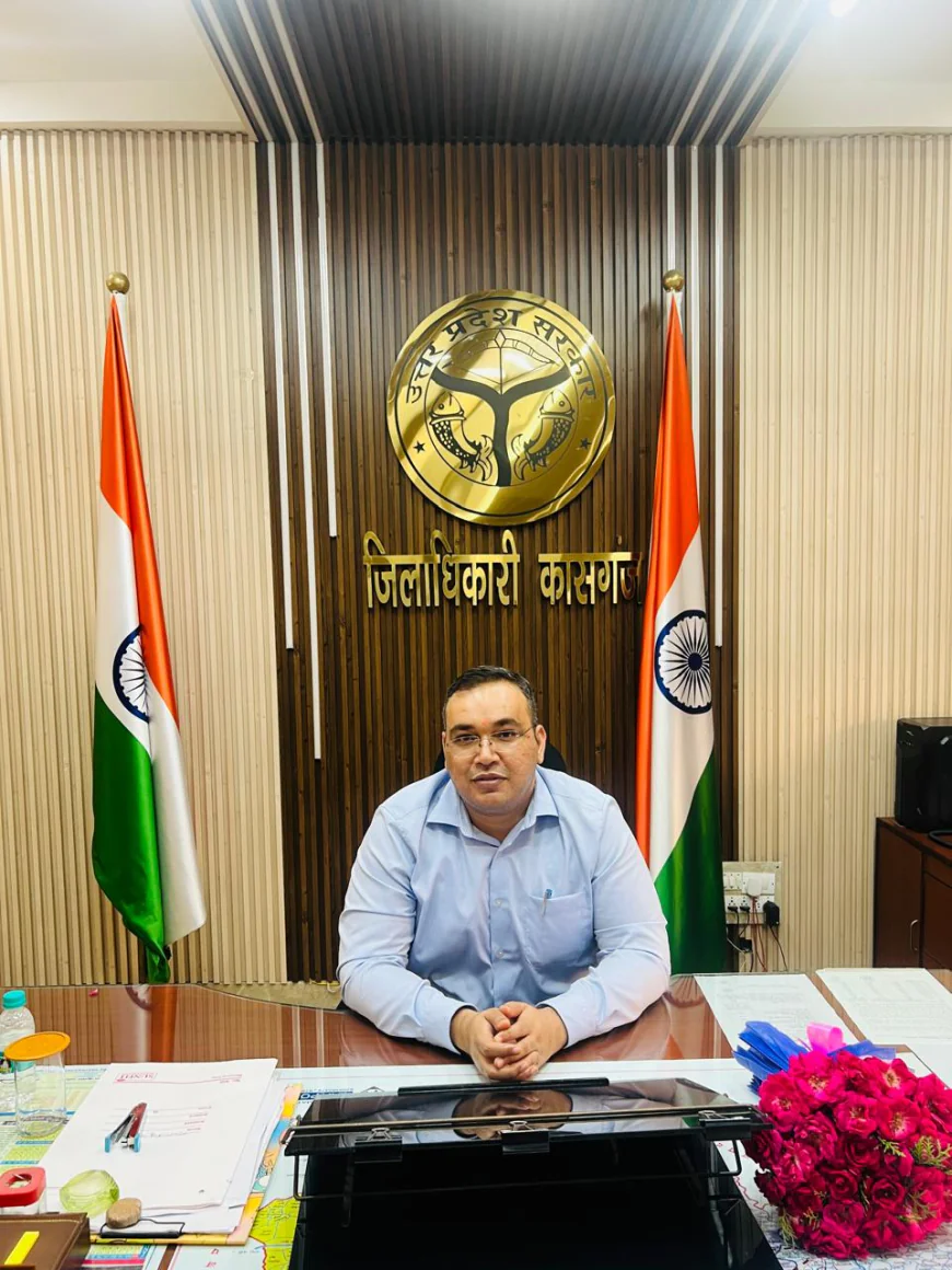 Kasganj news डीएम ने गौवंश सरक्षणहेतु एक दिन का वेतन दान कर बढ़ाया जागरूकता का संदेश।