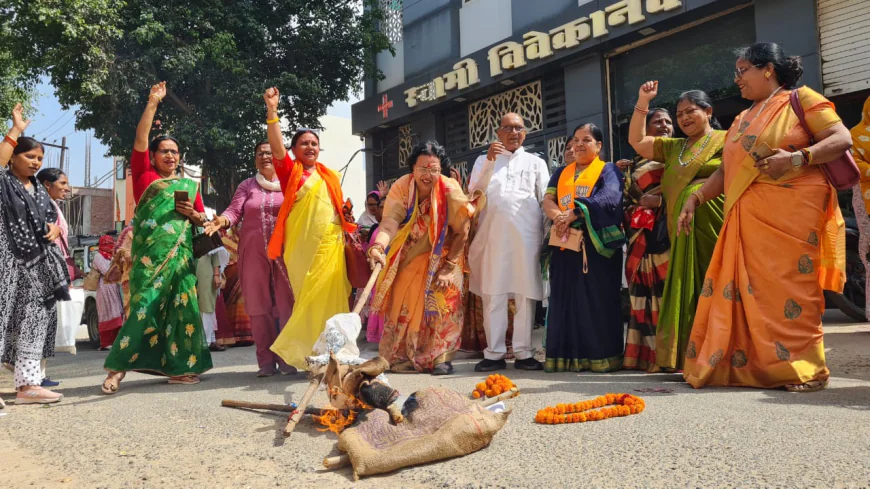 फर्रुखाबाद में महिला सम्मेलन बना सियासी रणभूमि, विपक्ष पर तीखा हमला—पुतला दहन कर जताया आक्रोश