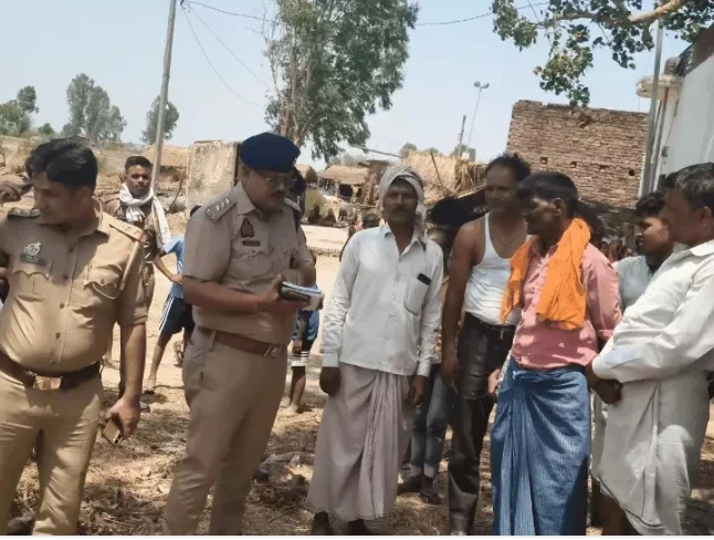 झोपड़ी में लगी आग से ढाई साल की मासूम जिंदा जली, बचाने में दादी गंभीर रूप से झुलसीं