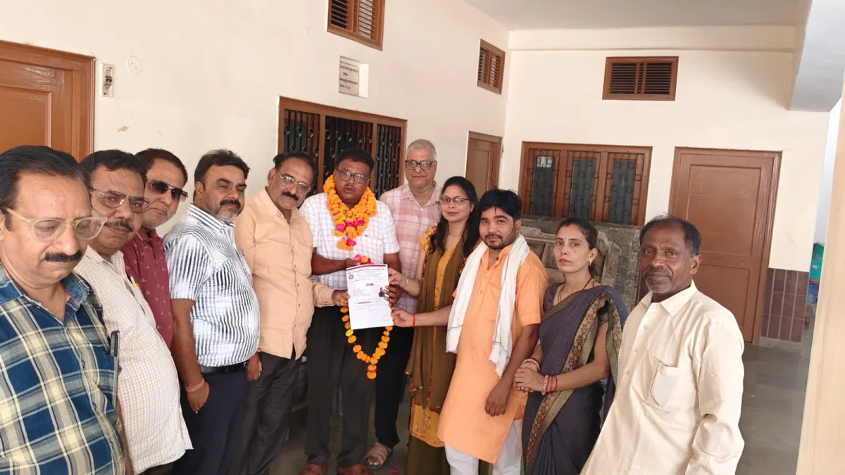 उद्योग व्यापार प्रतिनिधि मंडल के नव नियुक्त पदाधिकारियों को सौंपे गए प्रमाण पत्र