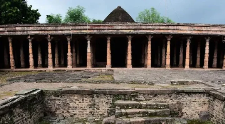 मस्जिद कमाल मौला-भोजशाला पर इंदौर हाईकोर्ट का आदेश : न निर्णय है, न न्याय ; न निदान है, न समाधान!