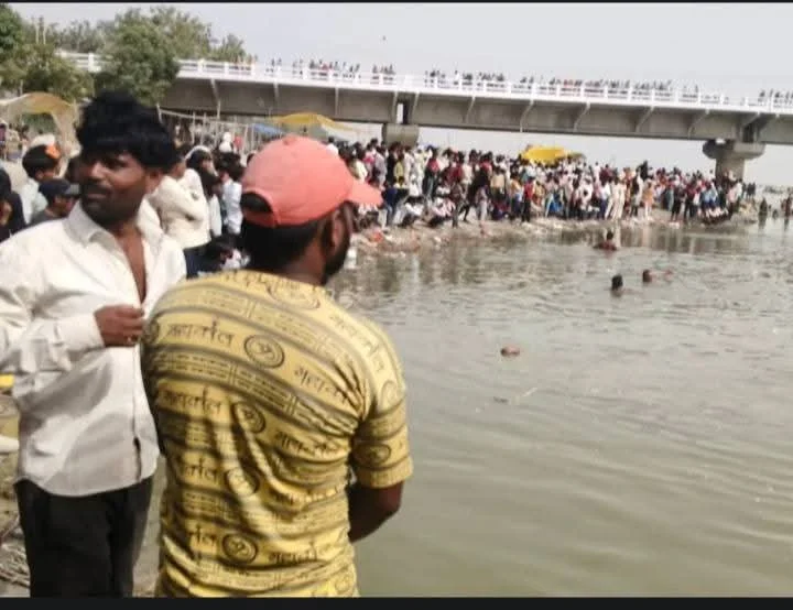 गंगा स्नान बना काल: दो दोस्त डूबे, अनुपम की मौत; 5 घंटे बाद मिला शव