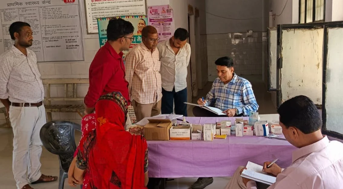 सीएमओ ने किया प्राथमिक स्वास्थ्य केंद्रों का औचक निरीक्षण, दो का वेतन रोका* 