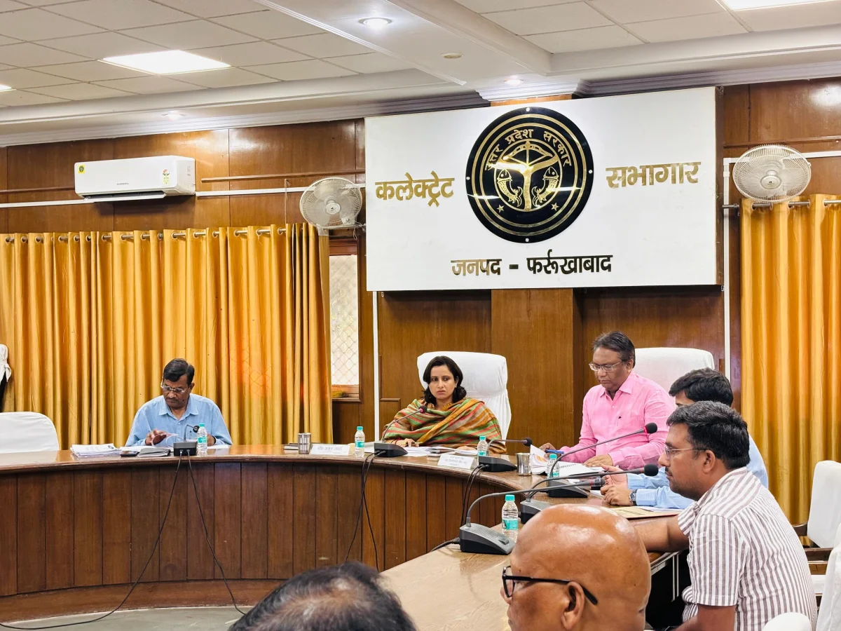 नामांकन में लापरवाही पर डीएम सख्त, दो खंड शिक्षा अधिकारियों पर कार्रवाई के निर्देश