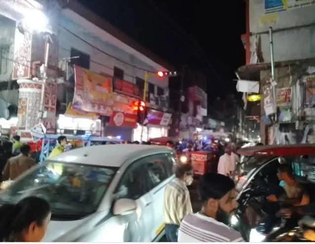 फर्रुखाबाद में भीषण जाम से थमी रफ्तार, दो एंबुलेंस फंसीं; लोगों ने दिखाई इंसानियत