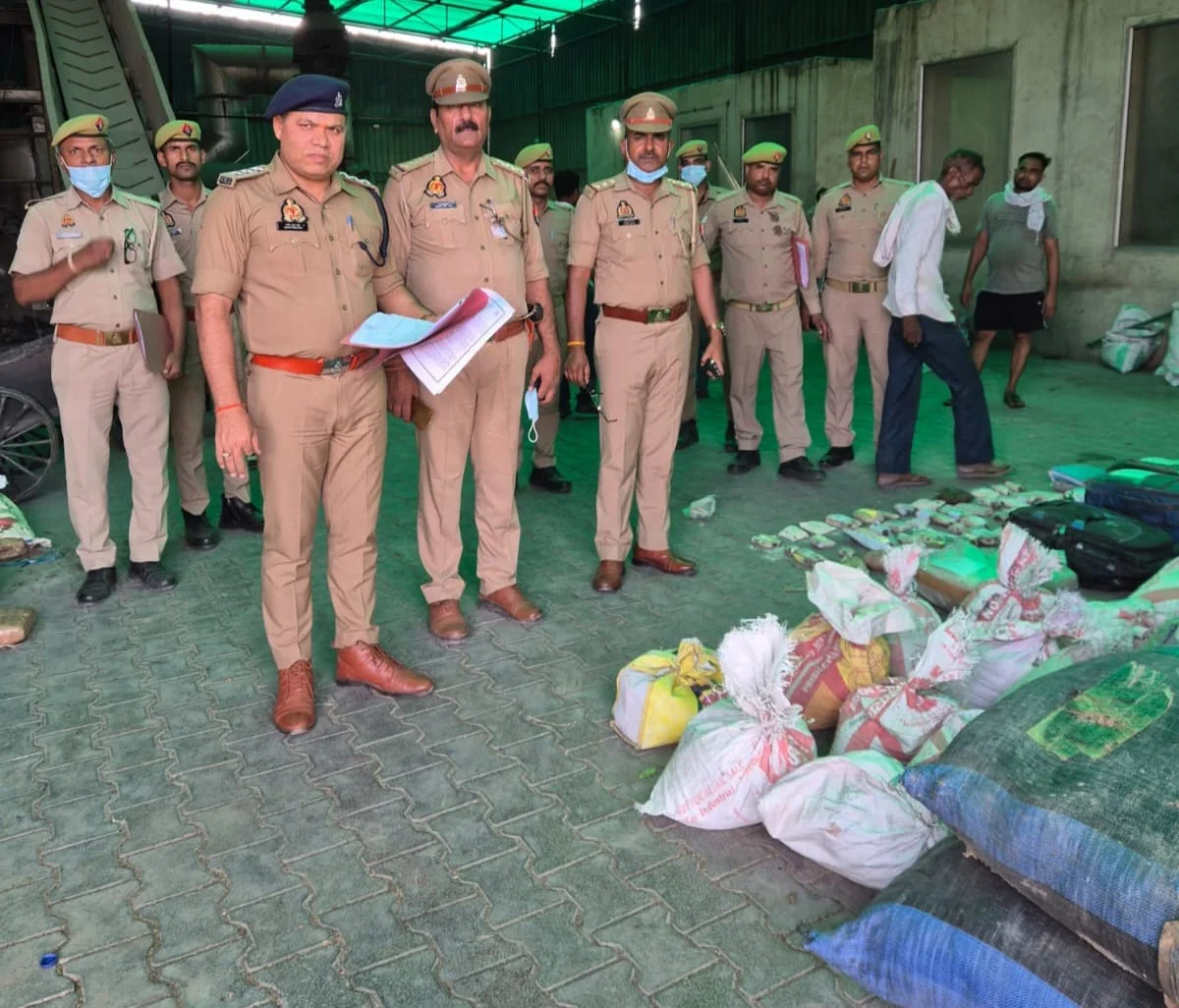 ऑपरेशन दहन: मैनपुरी पुलिस ने नष्ट किए 10 करोड़ रुपये से अधिक के नशीले पदार्थ