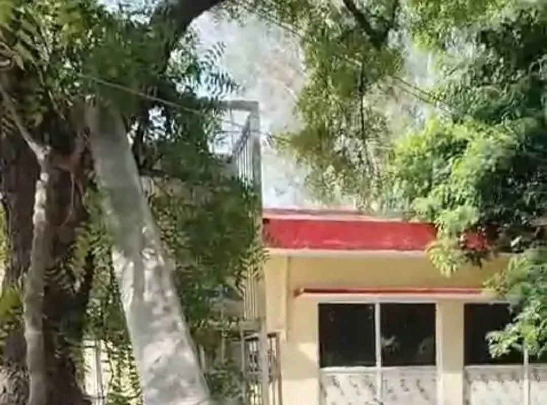 फर्रुखाबाद में रातभर अंधेरे में डूबे 100 गांव, तेज आंधी से 33 केवी लाइनें ठप