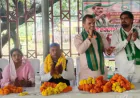 किसानों ने घेरा कलेक्ट्रेट, जन प्रतिनिधियों की संपत्ति जांच और पेंशन बंद करने की मांग