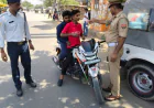 Kasganj news यातायात अभियान चलाकर 113 वाहन चालकों के विरुद्ध की गई कार्यवाही, ₹2,67,500 ऑनलाइन शमन शुल्क अधिरोपित ।